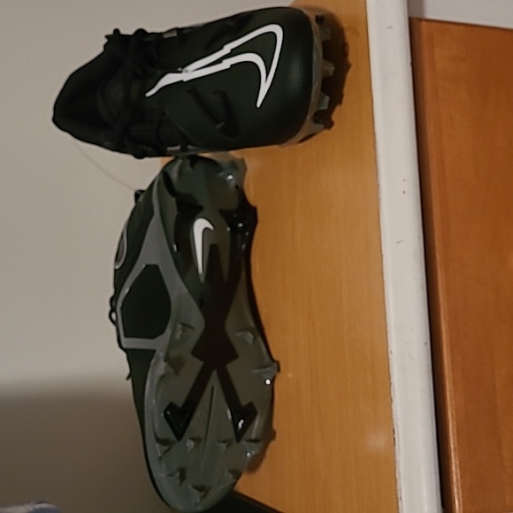 Nike Football Cleats - Picture 3 of 6